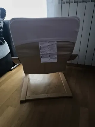 Sillón de madera y tela beige