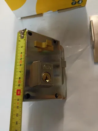 Cerradura Yale de sobreponer