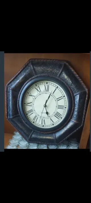 Reloj de Pared Octogonal Simil Cuero 38cm
