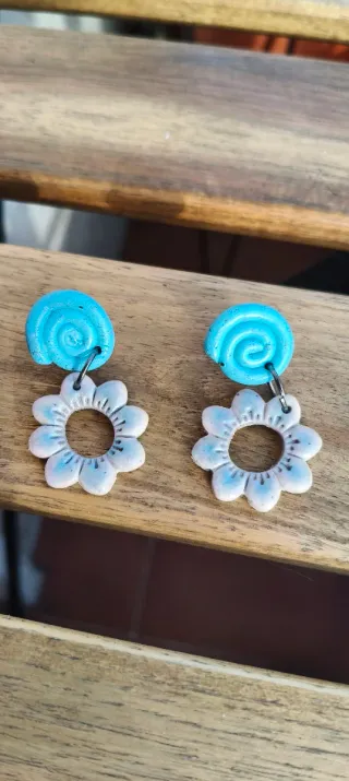 Pendientes arcilla polimérica