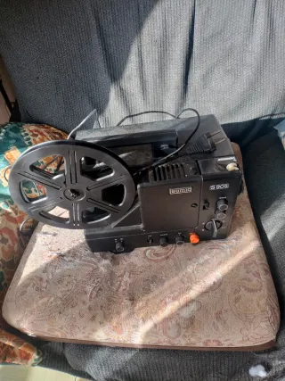 Respector Super 8 con pantalla