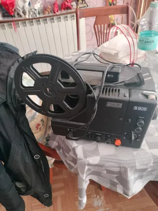 Respector Super 8 con pantalla