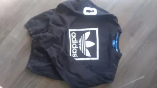 Sudadera Adidas Negra Logo Trefoil. Un clásico.