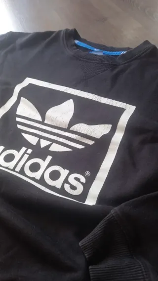 Sudadera Adidas Negra Logo Trefoil. Un clásico.