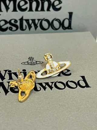 Pendientes Vivienne Westwood Orb Dorados Blancos