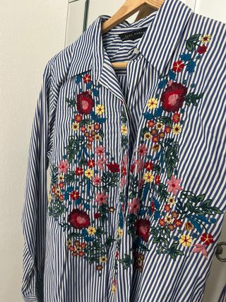 Camisa Zara Rayas Flores Bordadas
