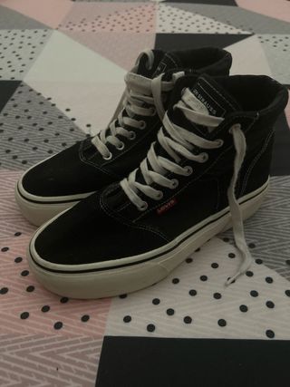 Zapatillas Levi's Negras y Blancas