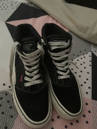 Zapatillas Levi's Negras y Blancas