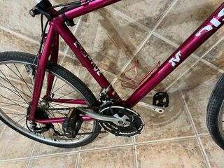 Bicicleta MADISON color burdeos para arreglar