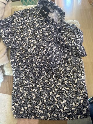 Polo Under Armour Estampado Azul y Blanco