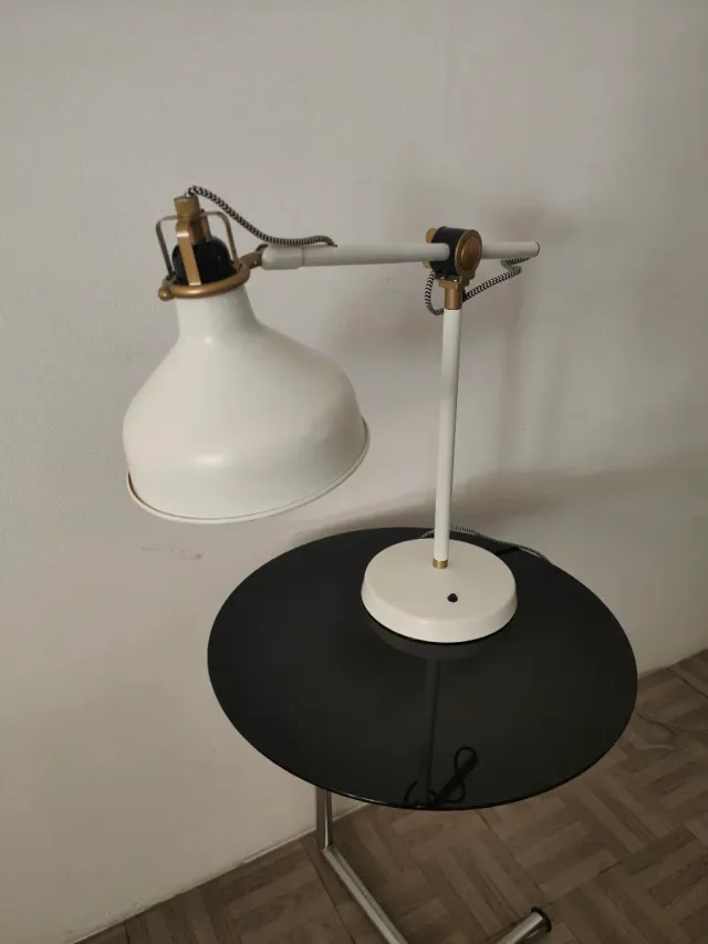 Lámpara de mesa IKEA