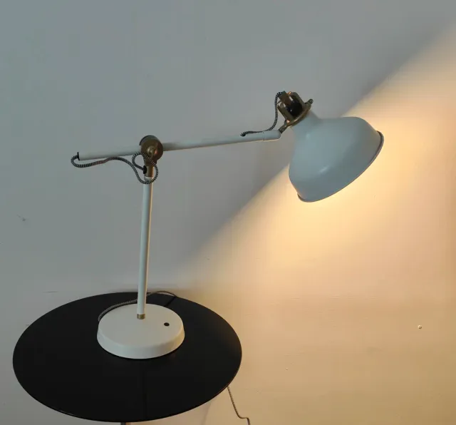 Lámpara de mesa IKEA