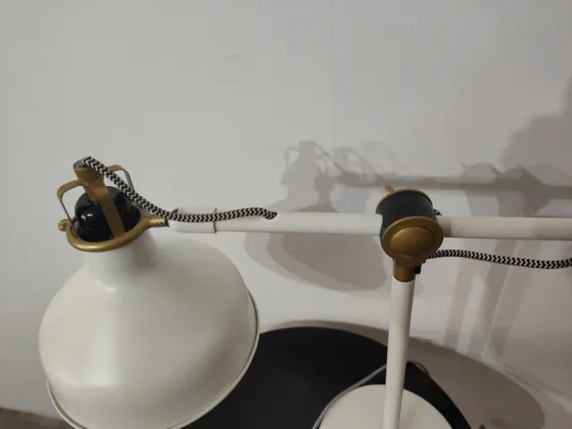 Lámpara de mesa IKEA