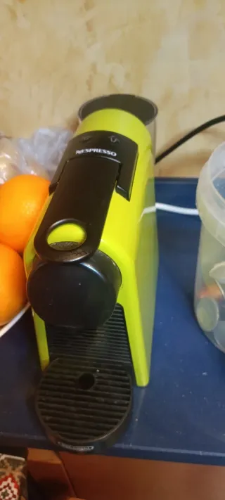 Cafetera Nespresso Delonghi Verde