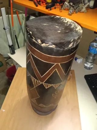 Juego de 2 timbales africanos tallados