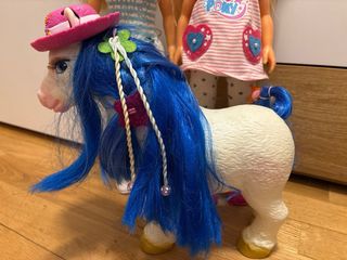 Nancy y su pony