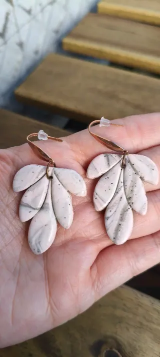 Pendientes arcilla polimérica hoja
