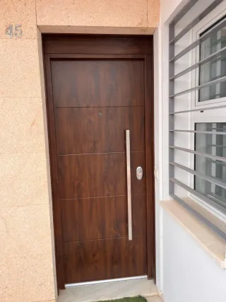 Puerta vivienda Nueva (En su caja sin abrir)