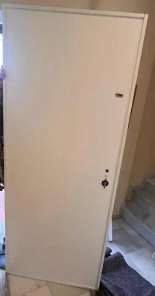 Puerta vivienda Nueva (En su caja sin abrir)