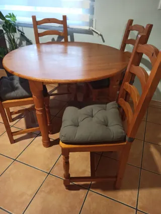 Conjunto comedor pino. Escucho ofertas.