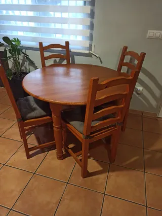 Conjunto comedor pino. Escucho ofertas.