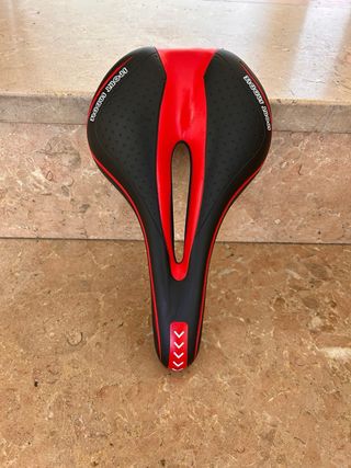 Sillín bicicleta negro y rojo