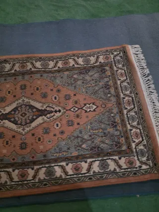 Alfombra pasillera de lana multicolor