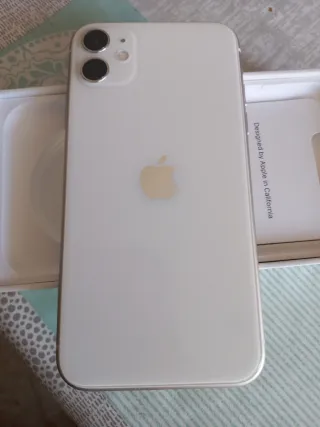iPhone 11 blanco en perfecto estado sin usar