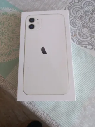 iPhone 11 blanco en perfecto estado sin usar
