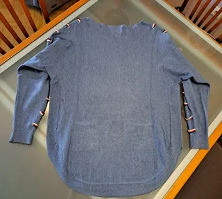 Jersey fino cuello redondo adornos mangas