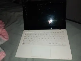 Portátil ASUS Blanco F553M