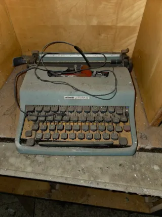 Olivetti Lettera 32 Macchina da Scrivere
