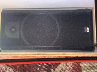 Altavoces B&W Negros y equipo de musica luxman