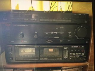 Altavoces B&W Negros y equipo de musica luxman