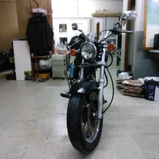Suzuki Custom Negra