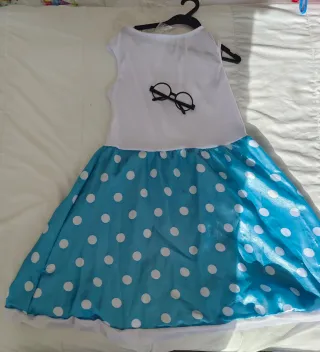 Disfraz kimono flores doradas 10 euros cada uno.