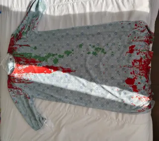 Disfraz kimono flores doradas 10 euros cada uno.