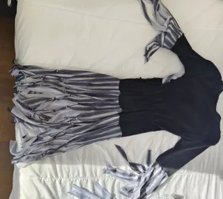 Disfraz kimono flores doradas 10 euros cada uno.