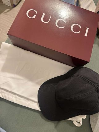 Gorra Gucci GG Supreme con rayas