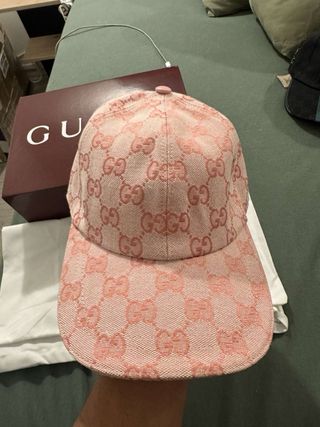 Gorra Gucci GG Supreme con rayas