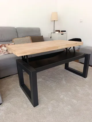 Mesa de centro elevable madera y metal.