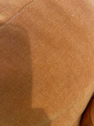 Sofá 2 plazas tela marrón y naranja