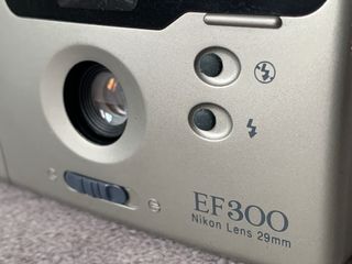 Cámara analógica Nikon EF300