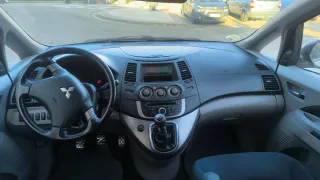 Mitsubishi Grandis 2008