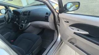 Mitsubishi Grandis 2008