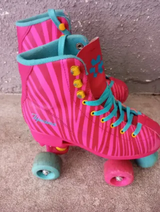 Patines de 4 ruedas rosas y turquesa