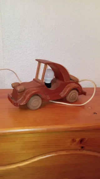 Lámpara infantil coche madera artesanal