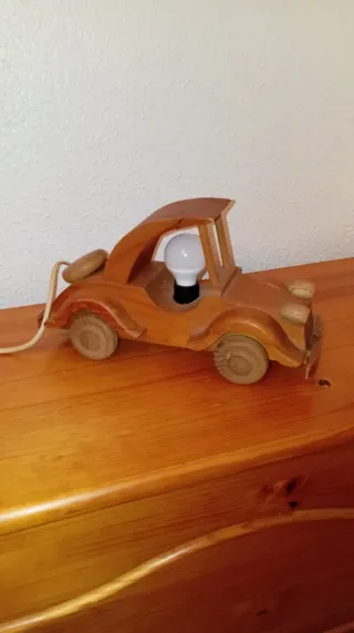 Lámpara infantil coche madera artesanal
