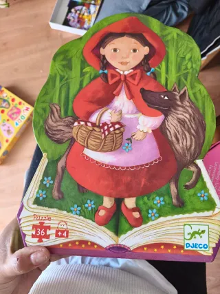 Puzzles de la marca Djeco. A 9 € cada uno. Tengo 3