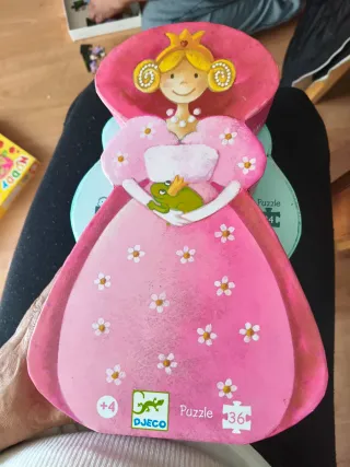 Puzzles de la marca Djeco. A 9 € cada uno. Tengo 3